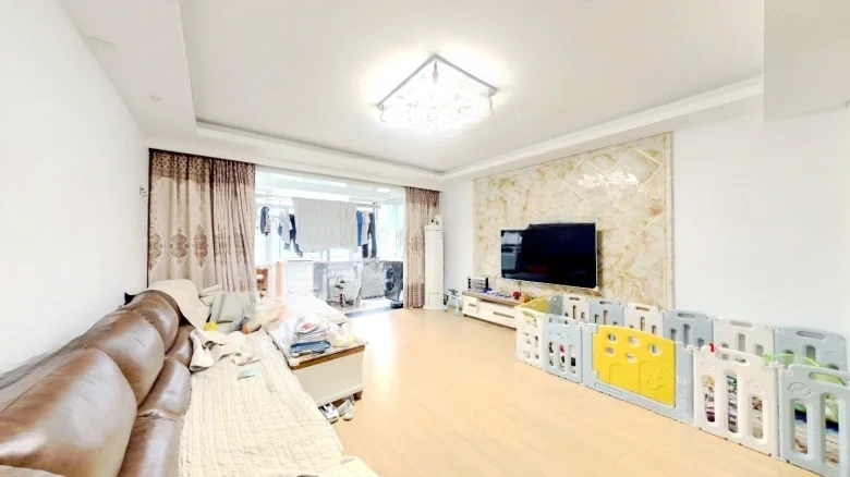 Green Edge Apartment - View 1