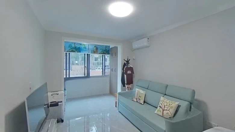 Dry Riverbank Front Street - View 1