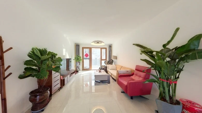 Yi Lake International - View 4