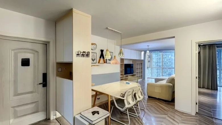 White Collar Home Garden - View 1