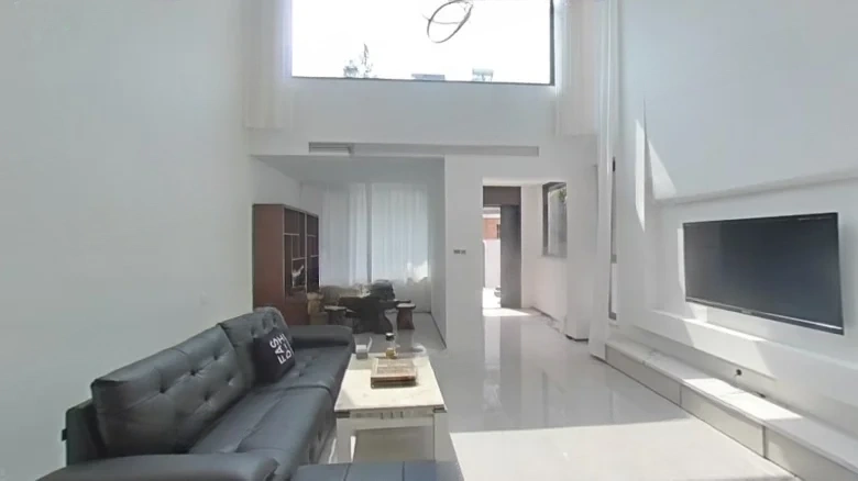 Beauty New World Golden Marvel Garden - View 1