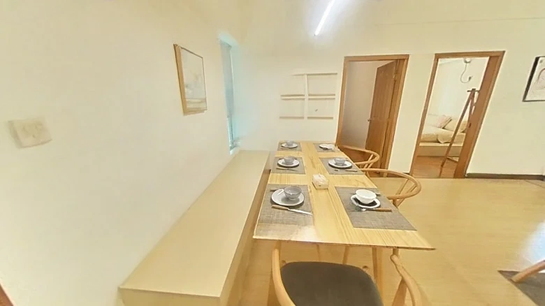 Famous Gate Tower大厦 in this context is already an English term for - View 4