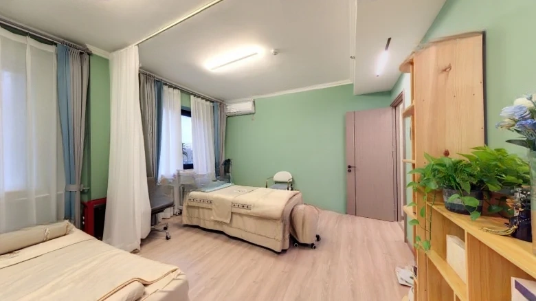 Round Square Apartments - View 6