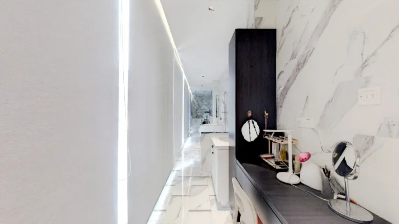 Long Hair Metropolitan Gentlemen - View 8