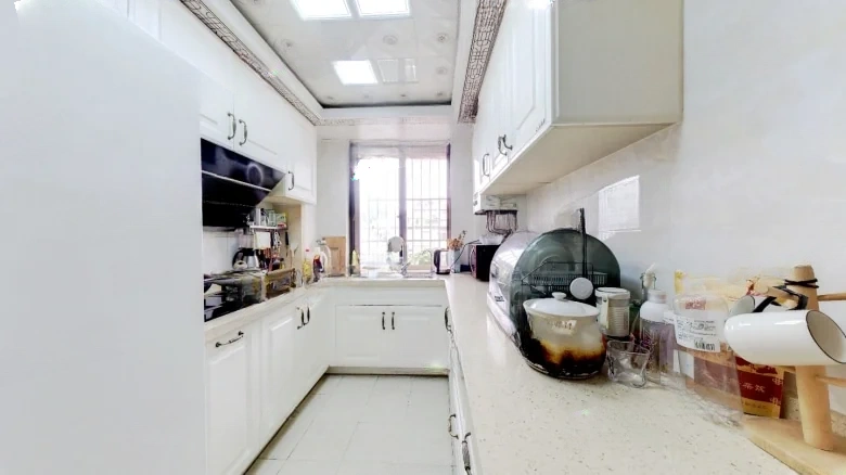 Kuanglu Road - View 6