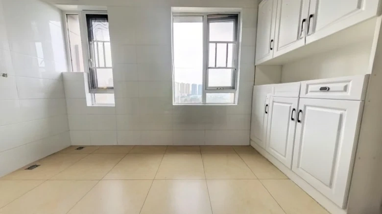 Contemporary Hampton Town - View 11