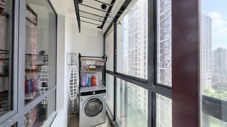 Rongke Thirty Thousand Feet - View 10