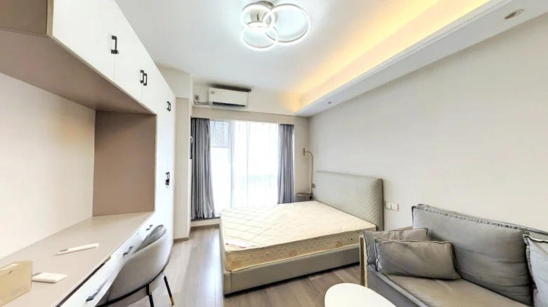 Long Lake Era Uptown - View 1