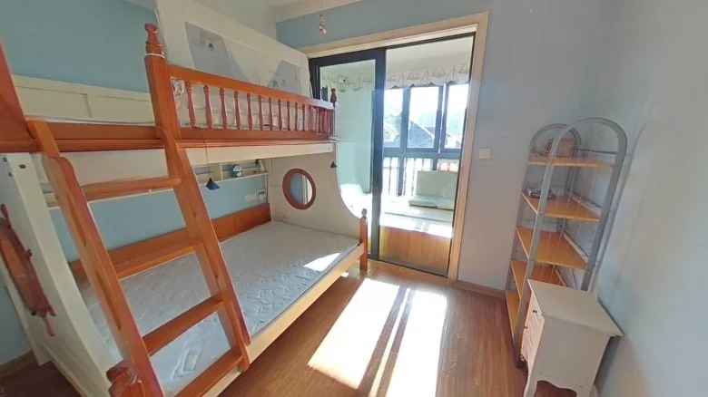 Clover Apartment - View 2