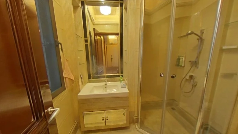 Elegant Home Platinum Elegance Court - View 11