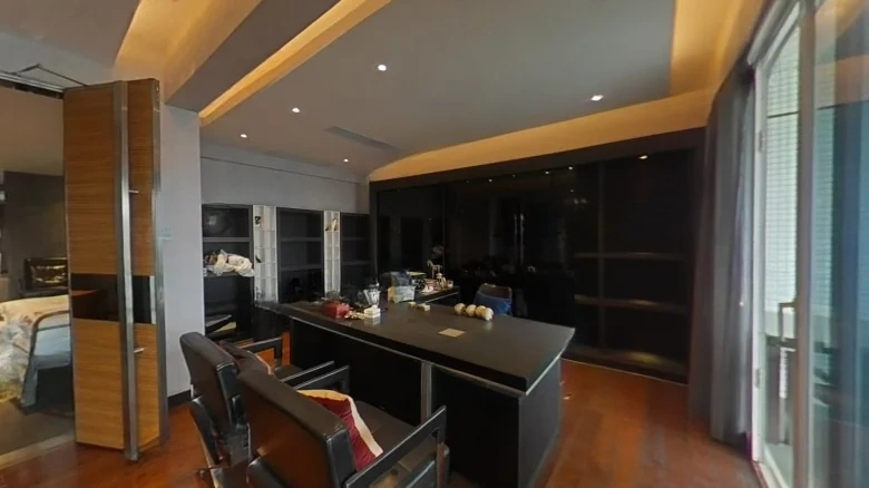 Flowing Flower Lord Court - View 3