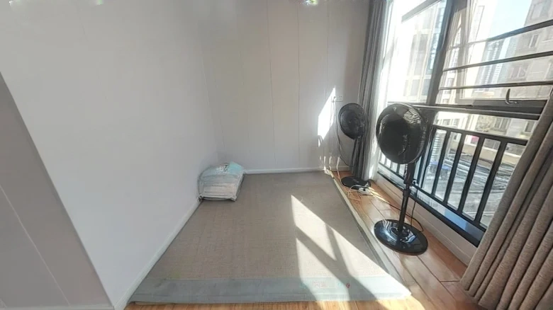 One号楼品ofSize this context, it seems there might be an ambiguity or missing part of the phrase as - View 4