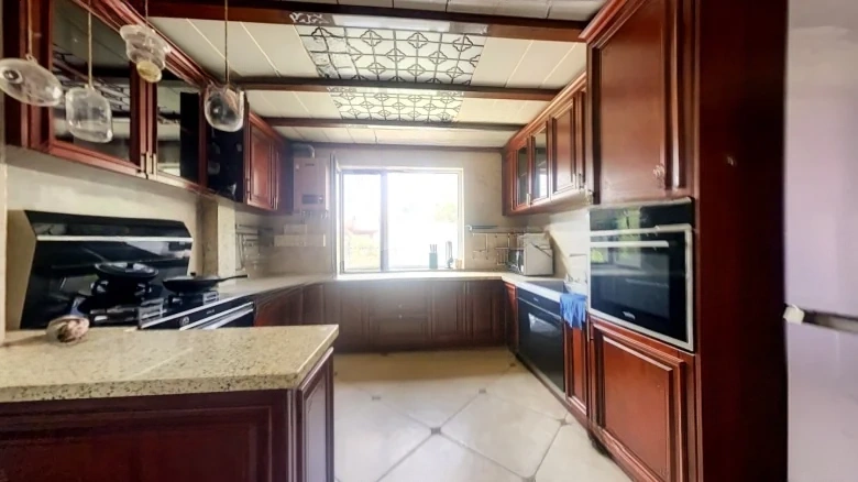 Elegant Mountain Family Estate - View 10