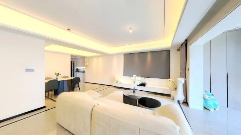 Cloud and Center - View 4