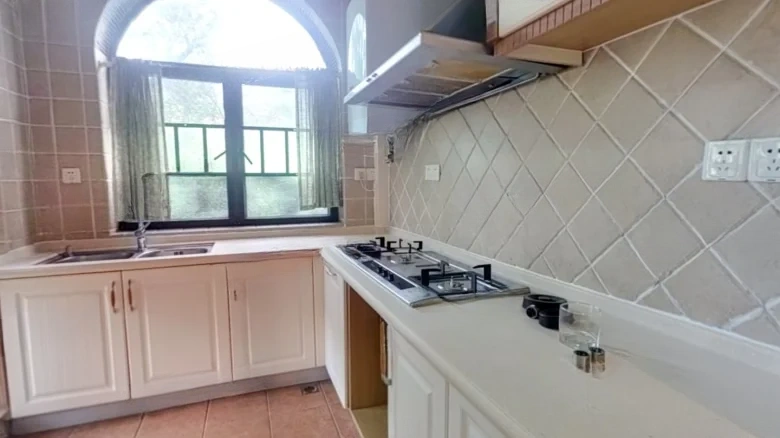 Tuscan Style - View 8