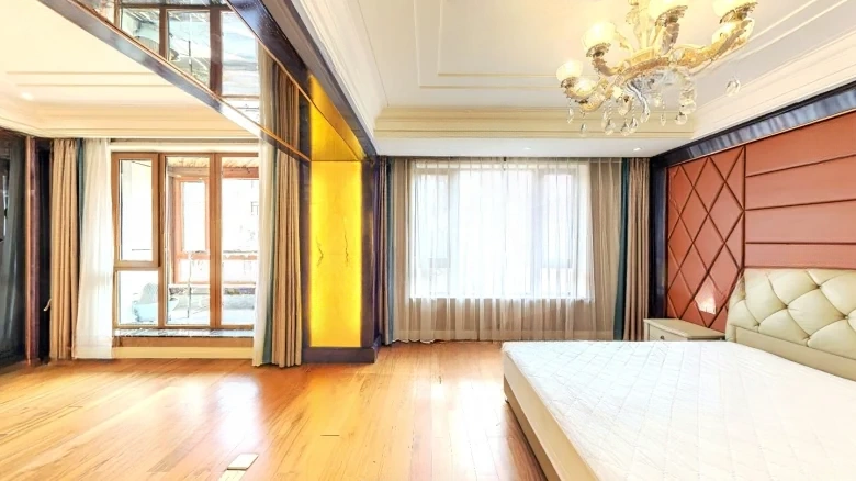 Golden Land Platinum Delight - View 4