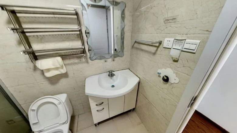 Golden Base Courtyard House - View 8