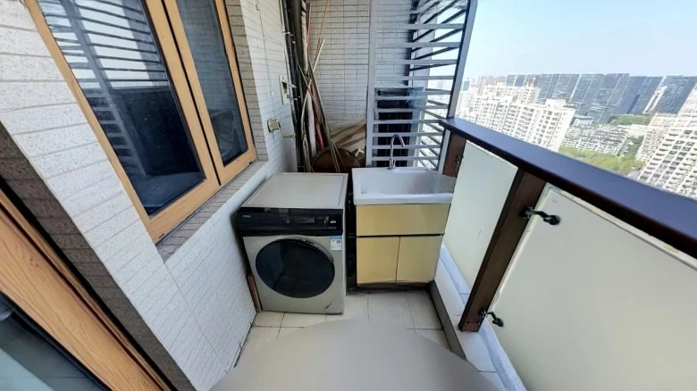 Golden Base Courtyard House - View 10