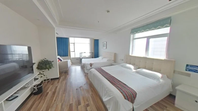 Luxurious Crystal Palace Estate - View 2