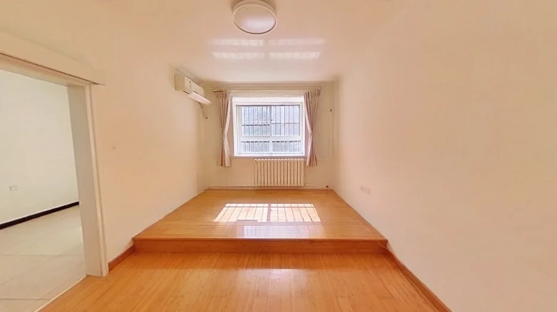 Shuǐduìzi East Road - View 1