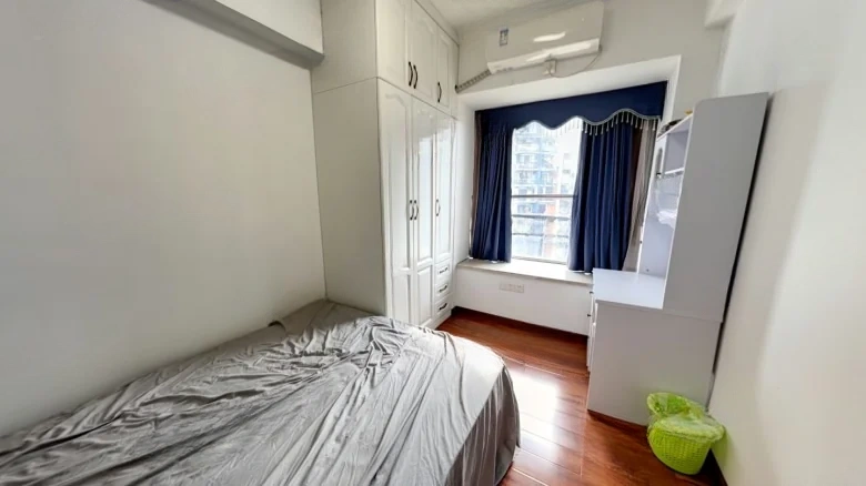 Poly Modern Square - View 4