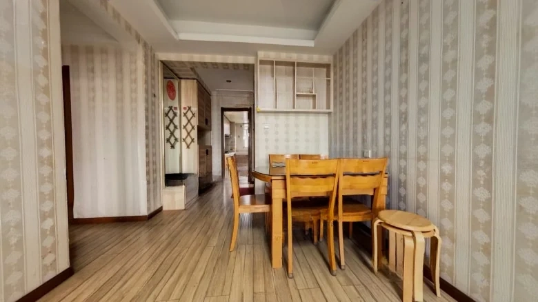 Contemporary Hampton Town - View 6