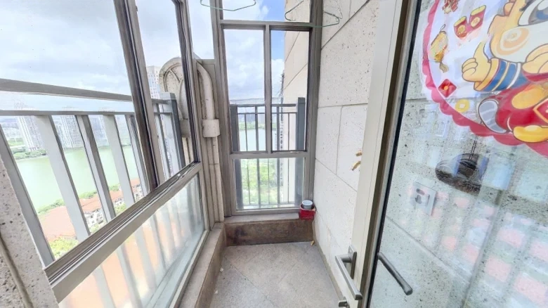 Vanke Lake Heart Island - View 12