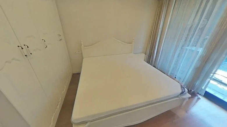 Rongshuo Riverfront City Water Lavender轩lantern in this case doesn't directly translate as a common English word but is kept to maintain the style of a place or building name. Thus, it can be presented as - View 2