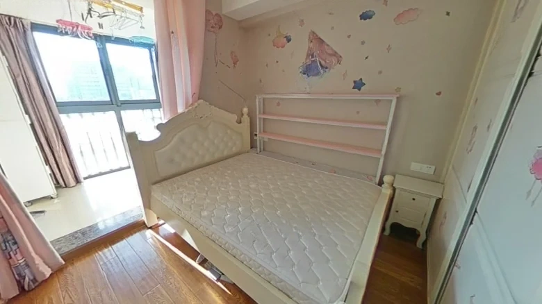 Clover Apartment - View 4