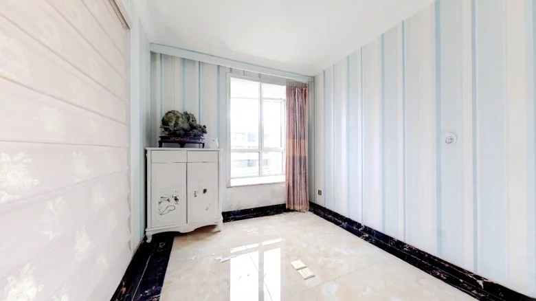 Silver Abundant Garden - View 2