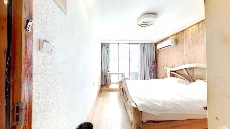 Northeast Street - View 11