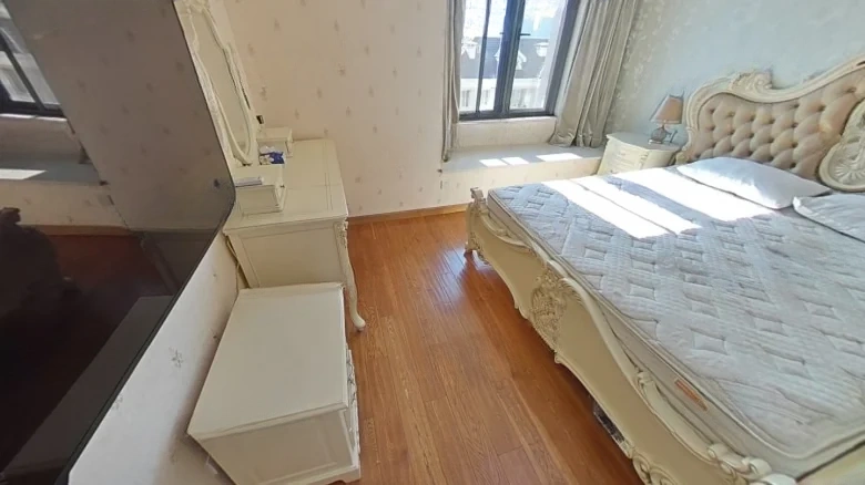 Clover Apartment - View 6