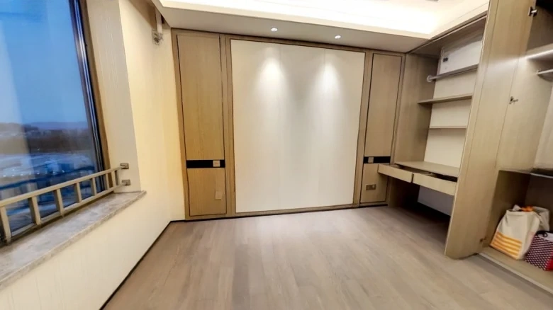 Wanxiang Huafu碧桂花园 would translate to碧 Grove Garden for the first part, so assuming - View 2