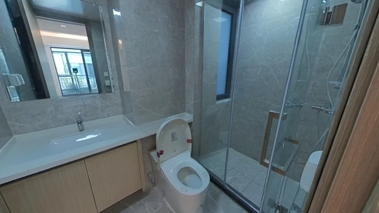 Reflection Bridge ArchWAY或者是更符合英语习惯的表达Yinghong Bridge，这取决于具体的文化和翻译背景。如果需要严格按照字面意义翻译且保持原意，请选择 - View 10