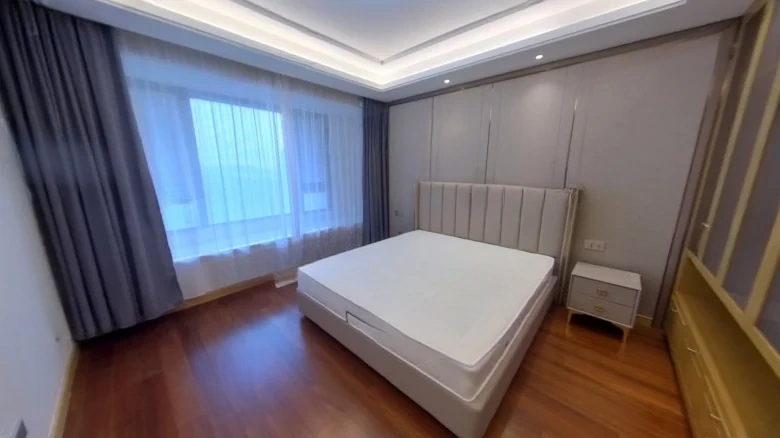 Platinum Delight Rhinoceros Lake - View 2