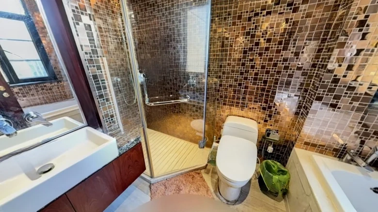 Arrived at Central Plaza - View 9