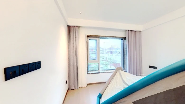 East District of Jinse Home by the River滨江金色家园东区翻译成英文专业名称时，可以表达为 - View 2