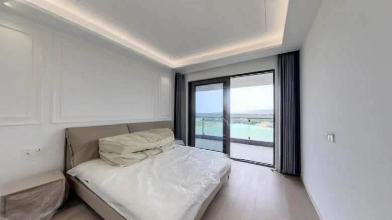 Artistic Hibiscus海棠 in this context seems to be a proper noun or brand name that doesn't have a direct translation but can be transliterated as - View 2