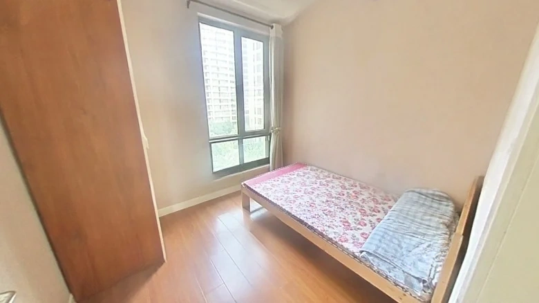 Clearwind Riverbank - View 2