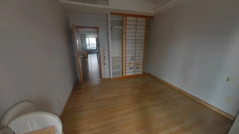 Poly Champagne International - View 3