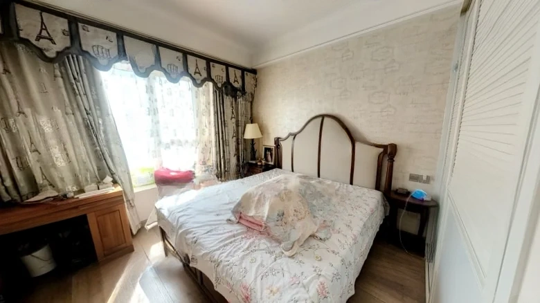 Yanshan Mansion - View 3