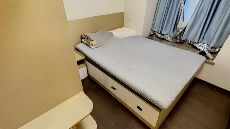 Poly Pearl Cloud - View 2