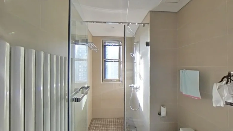 Hai信Jun澜国际酒店 A direct translation focusing on the names within would be - View 2