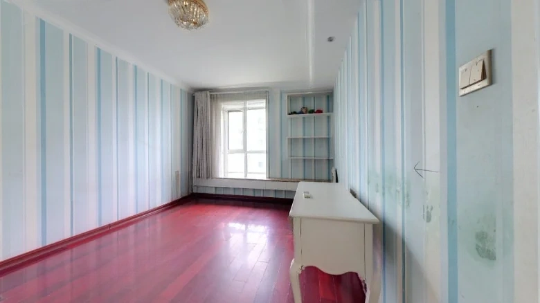 Silver Abundant Garden - View 3