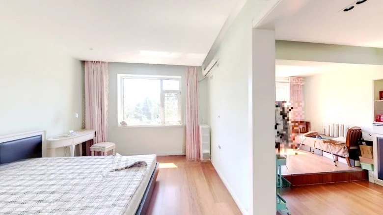 Poly Roland Lavender Valley - View 3