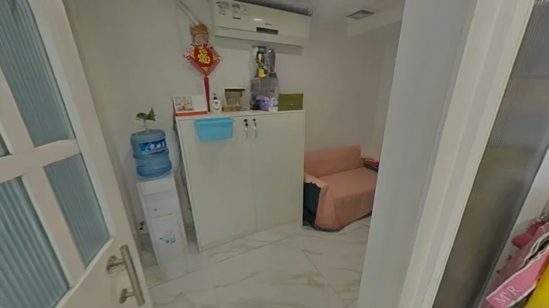 SilkandRoaming United Business Tower - View 3