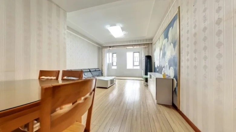 Contemporary Hampton Town - View 5