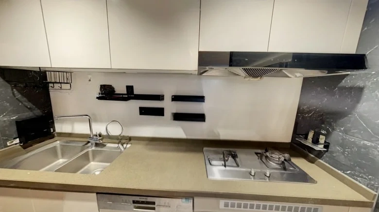 Polytery Hall Plaza - View 10