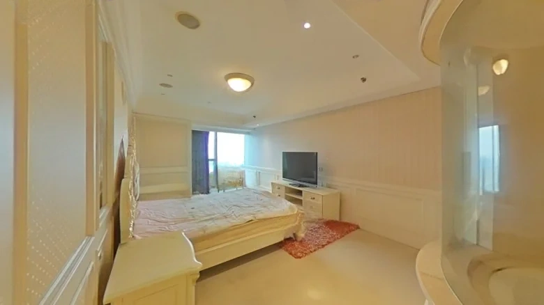 East Sea Road 9号注：在翻译中，“号”通常保留不变，因为它有特定的地址含义。如果需要完全西化的表达，可以进一步处理为“NO. 9 East Sea Road”。根据要求只返回翻译文本的原则，此处仅提供前一部分翻译 - View 4