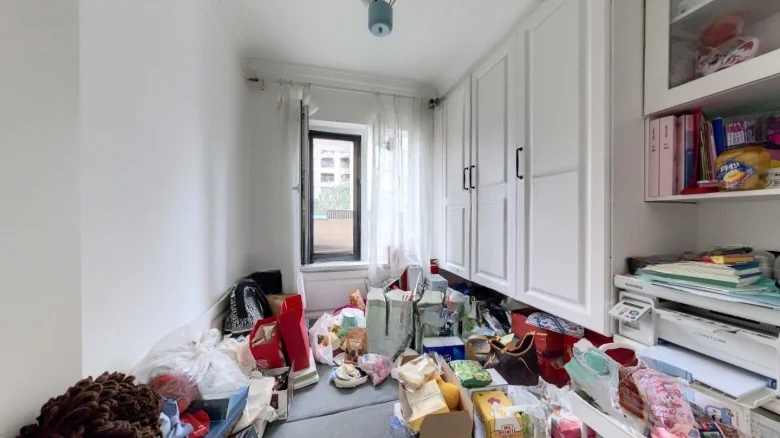 Poly Champagne International - View 3